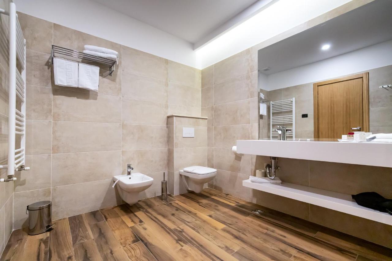 Grand View Hotel & Suites Copou Яш Екстериор снимка